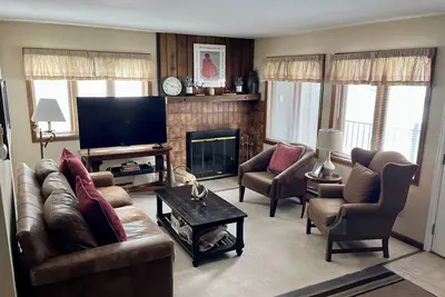 Image de Cozy Mountain Condo, Shared Hot tub, Wood Fireplace
