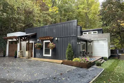Image de New Mountain Home, Ev Charger, All Ensuite Bedrooms, Fire-pit Area