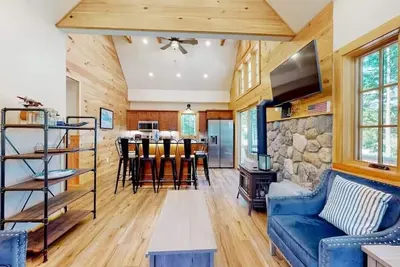 Image de Charming 3 bedroom Cottage, waterfront with boat slip