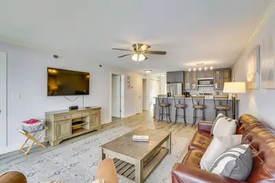 Image de Lakefront Condo w/ Balcony in Osage Beach!