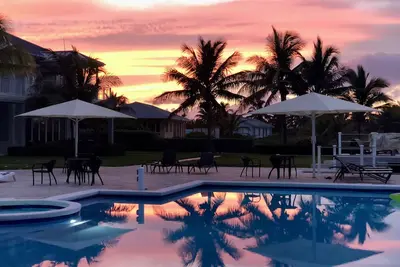 Image de Stunning 4 bedroom Beachfront Villa! Infinity pool & hot tub.