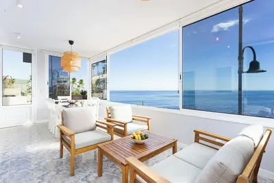 Image de Home2Book Stunning Beachfront House With Sea Views