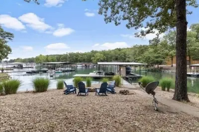 Image de Cozy ranch, peaceful cove, dock space available. Close to restaurants!