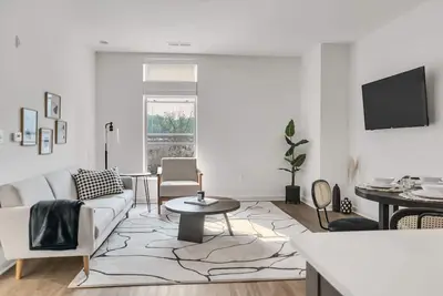 Image de Beige Bliss Chic 2br\/1bth Oasis w Amenities Tysons