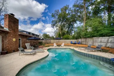 Image de Poolside Haven Near Golf Course Sleeps 12