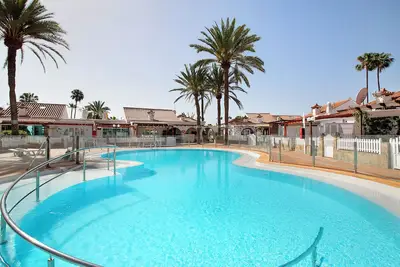 Image de Appartement de vacances dans un hôtel 'Sun and Beach Maspalomas' avec piscine et climatisation