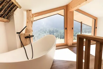 Image de Appartement \"Chalet-Suite Panorama\" avec vue sur les montagnes, terrasse privée et Wi-Fi