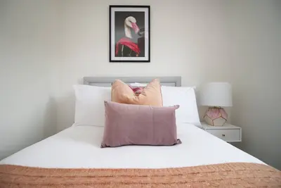 Image de 4 Br with Free on street parking