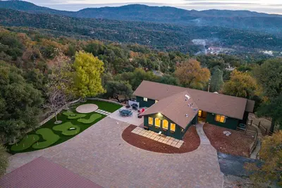 Image de Vista Haven with stunning views/hot tub/mini golf!