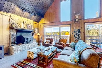 Image de Enchanting dog-friendly cabin with large deck & fireplace - near skiing & golf