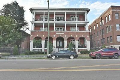 Image de Historic 2br Condo | Patio & Bbq, walk to Downtown