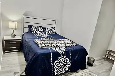 Image de A cozy fully furnished 2Bedroom apartments, just 12 mins away from Wem
