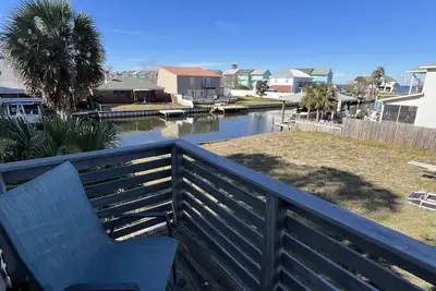 Image de Fish, Grill, Relax |Gulf Breeze Fish Camp |2br Canal Front Home |Close to Pensacola & Navarre Beach