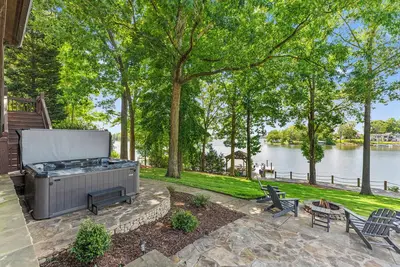 Image de Private Dock, Hot Tub, Game Room, Firepit | Sunset Shores Resort | The Homestead