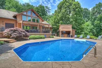 Image de Stay Awhile by AvantStay | Lakefront + Pool, Dock