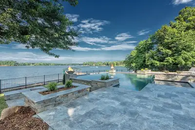 Image de Azalea Retreat by AvantStay | Sleeps 34 & Pool
