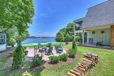 Image de Azalea Retreat - The Cottage by AvantStay | Pool