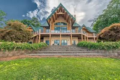Image de Azalea Retreat- The Lodge by AvantStay | Best View