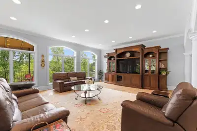 Image de Flip Flop Therapy by AvantStay | Lakefront Home w/ Game Room & Dock Access