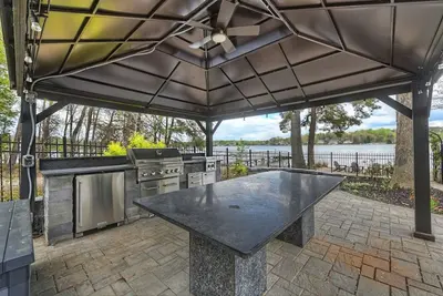 Image de Laid Back Lake Life by AvantStay | Waterfront View
