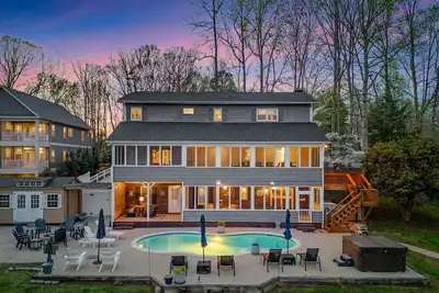 Image de Sleeps 22 | Lakefront w/ Private Dock, Pool, Hot Tub | Lake Living by AvantStay