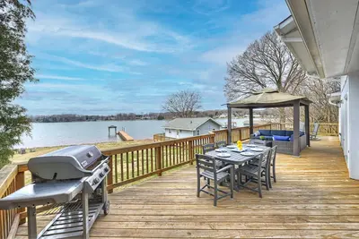 Image de Boathouse + Game Garage w/Ping Pong & Air Hockey | Lake Views | Ponderosa Pointe