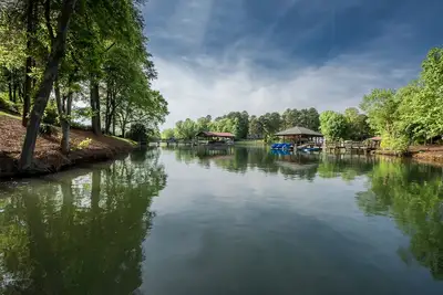 Image de Lakeside Landing by AvantStay | Private Dock