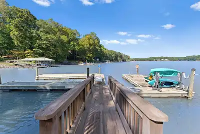 Image de Mi Casa, Su Casa by AvantStay | Lakefront Escape