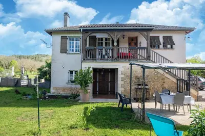 Image de Bas de maison charmant avec piscine