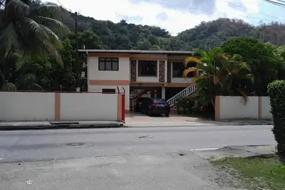 Image de This is a Family Friendly property ideal for groups of 6-10 people.