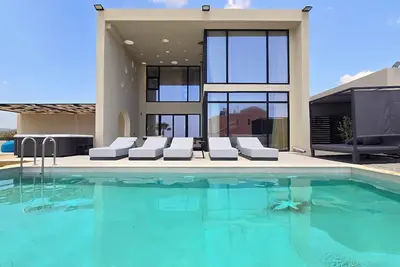 Image de Trapezia Luxury Living-Garnet