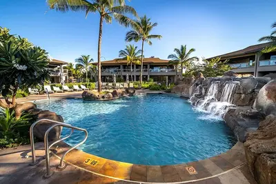 Oceanfront Getaway! 4 Relaxing Units w\/ Kitchen! Swimming Pool w\/ Water Slides