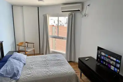 Image de Prime Location for Nomads: Bright Oasis near Patio Olmos!