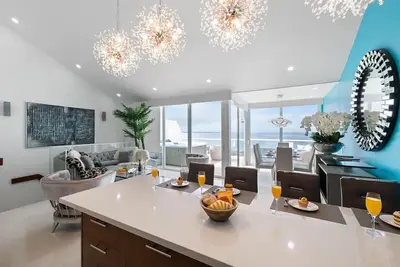 Image de Blue Chill Ocean View Penthouse 3Bdrms.
