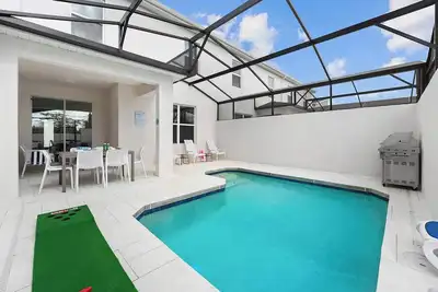 Image de Kevin's Kingdom | Palatial home on International Drive w luxe BRs, pool, kitchen