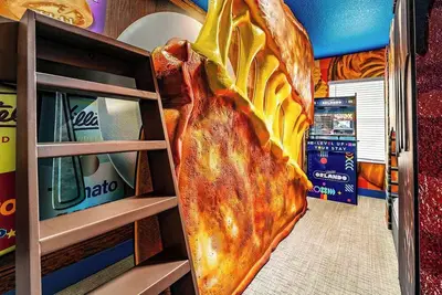Image de Piper's Planet | Luxe I-Drive pad w foodie themed Br - near Orlando's best Food!