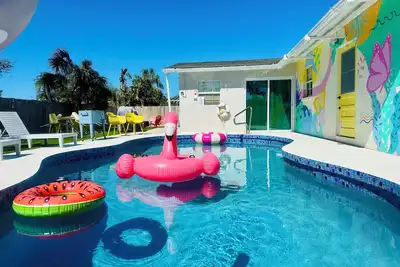 Image de Near Img! Free Heated Pool, Fire Pit, Golf, Bbq, Arcade Games!