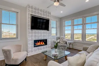 Image de 2100 South Fletcher - Beautifully Updated, Oceanfront Bungalow