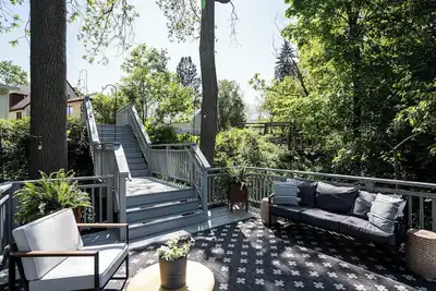Image de Charming Riverfront Home l 4 Br l King Beds I Free Parking I Outdoor Haven