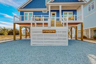 Image de Bright & welcoming oasis with private pool, patio, & balcony views