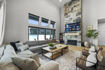 Image de New! Luxury Jordanelle Townhome! Short Drive to Park City Deer Valley Gondola!