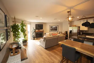 Image de Extended Stay - Cozy Townhouse close to beach, restaurants, gyms & hospitals.