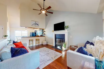 Image de Townhouse near Table Rock Lake with golf, tennis, views, fireplace
