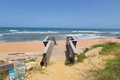 Image de The Blue Dolphin Beach Cottage - Bring your bathing suit and your pup!