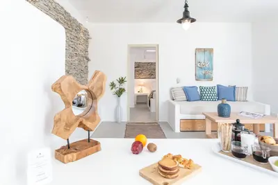 Image de Appartement dans un hĂ´tel \"Irida Earthly\" avec vue sur mer, Wi-Fi et climatisation