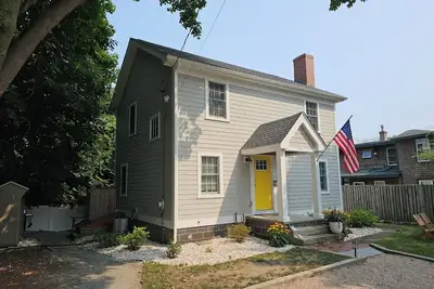 Image de Charming 3-bedroom vacation home just 5 minute walk to Narragansett Beach