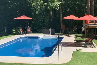 Image de Oasis in South Fulton; pool, hot tub, games! Near Six Flags, shopping and more!