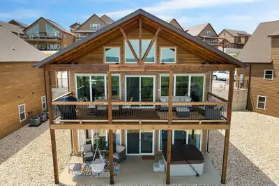Image de Boho Lakeview Lodge_ Indoor/outdoor pool, table rock lake, Silver Dollar City