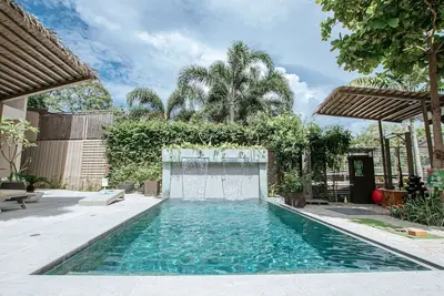 Luxury1BR Studio Apartment, Adults Only, with shared pool & great location!