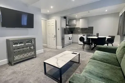 Image de 2 Bed/2 Bath Brand New Flat, Sky Tv, Air Con